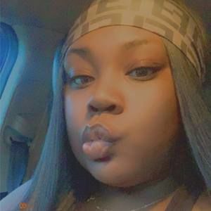 Meet your Posher, Akia